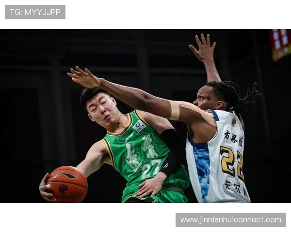 季后赛激战引爆全场明星球员表现抢眼球队战术升级引热议焦点对决