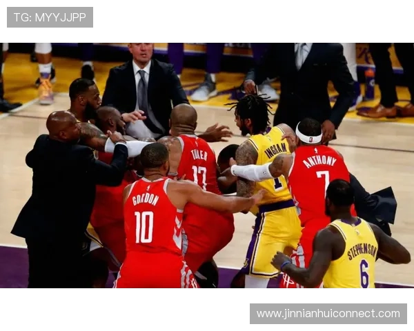 湖人迎新赛季阵容大调整球星状态引发球迷热议